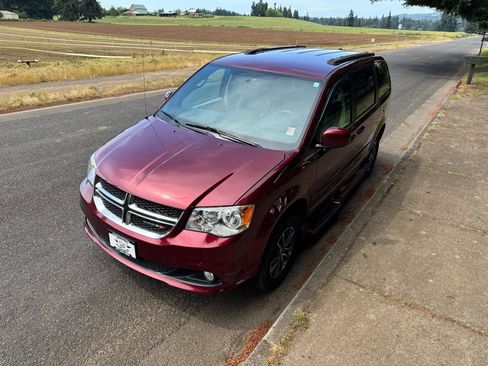 Used 2017 Dodge Grand Caravan SXT FWD image 13