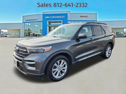 Used 2020 Ford Explorer XLT w/ Equipment Group 202A AWD/4WD image 3