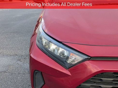 Used 2019 Toyota RAV4 LE FWD image 11