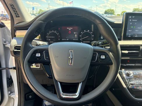 Used 2022 Lincoln Corsair FWD w/ Premium Package image 14