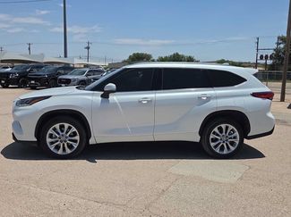 Used 2023 Toyota Highlander Limited FWD video 5