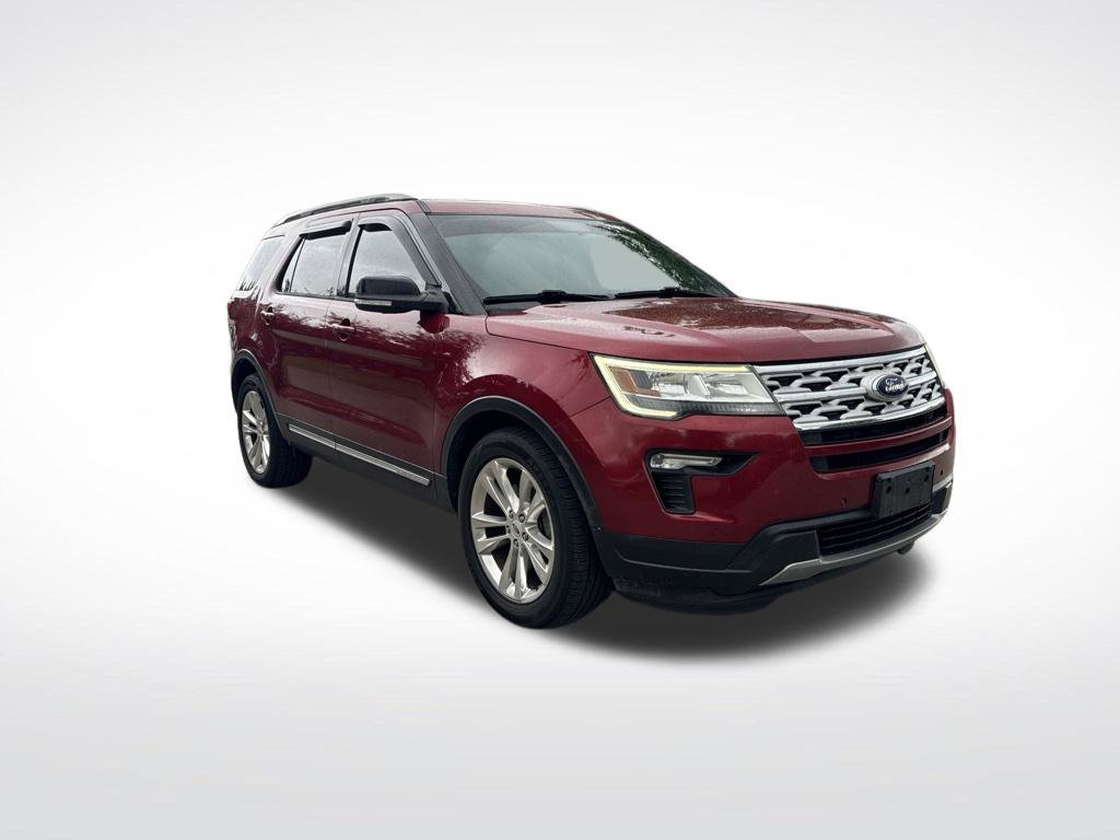 Used 2018 Ford Explorer XLT w/ Equipment Group 202A FWD image 2
