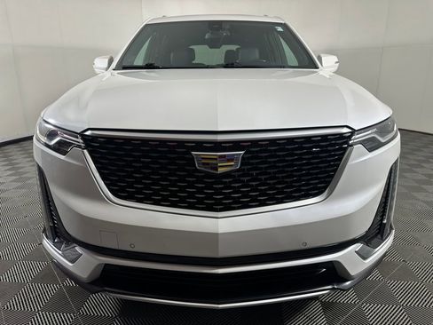 Used 2020 Cadillac XT6 Premium Luxury AWD/4WD image 2