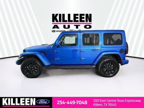 Used 2023 Jeep Wrangler Unlimited Sahara AWD/4WD image 4