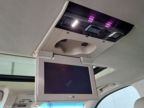 Used 2019 Chevrolet Suburban Premier image 35