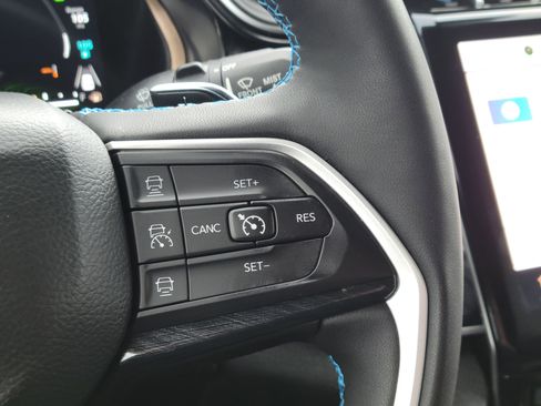 Used 2023 Jeep Grand Cherokee Trailhawk w/ Luxury Tech Group III image 13