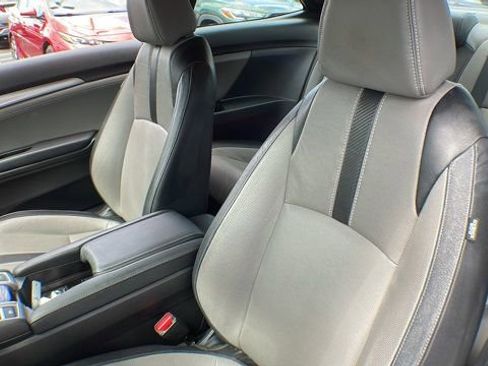 Used 2018 Honda Civic Touring image 8