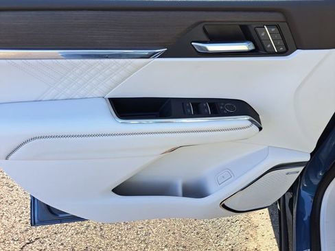 Used 2024 GMC Acadia Denali image 17