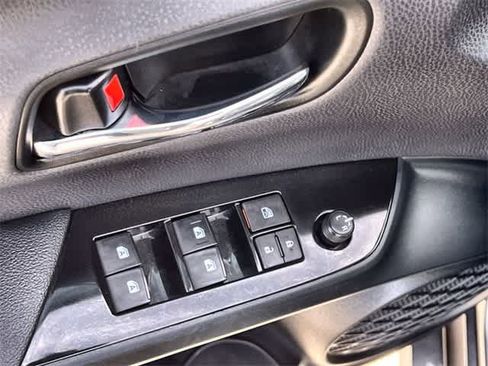 Used 2017 Toyota Prius Prime Advanced image 30