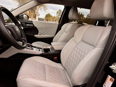 Used 2024 Mitsubishi Outlander SEL image 9