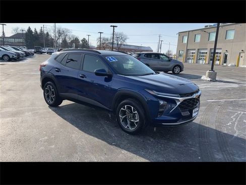 Certified 2024 Chevrolet Trax LT w/ Driver Confidence Package image 2