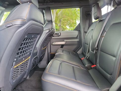 Used 2023 Ford Bronco Badlands w/ Sasquatch Package AWD/4WD image 14