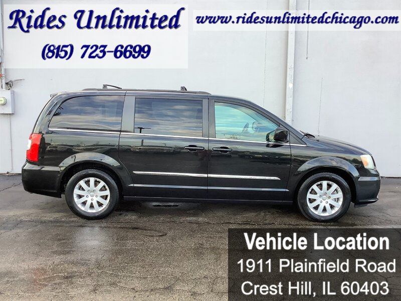 Used 2014 Chrysler Town & Country Touring FWD image 9