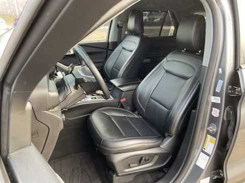 Used 2023 Ford Explorer Limited image 17
