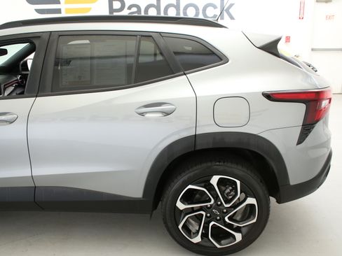 Used 2024 Chevrolet Trax RS w/ Driver Confidence Package FWD image 6