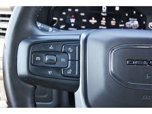 Used 2023 GMC Yukon XL Denali image 16