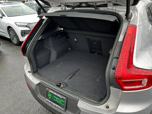 Used 2023 Volvo XC40 Recharge Plus image 57