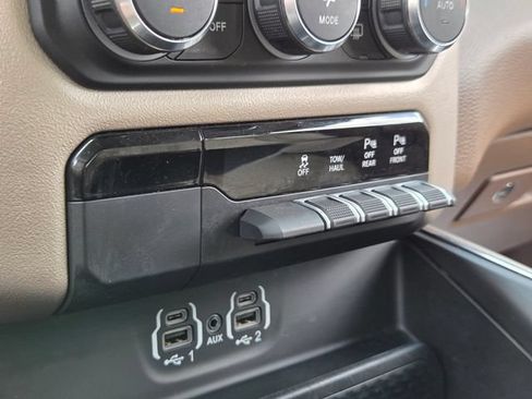 Used 2022 RAM 1500 Laramie AWD/4WD image 18