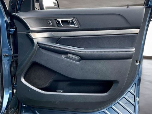 Used 2018 Ford Explorer XLT w/ Equipment Group 202A FWD image 24