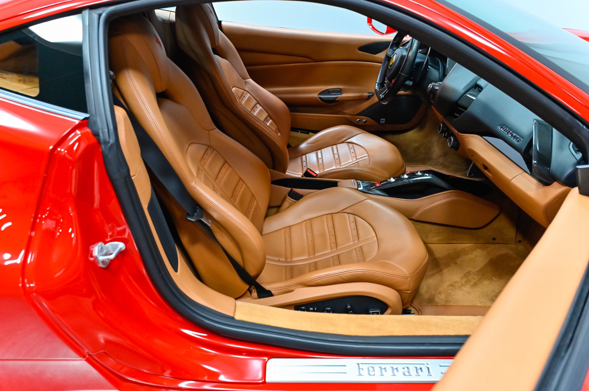 Used 2018 Ferrari 488 GTB RWD image 38