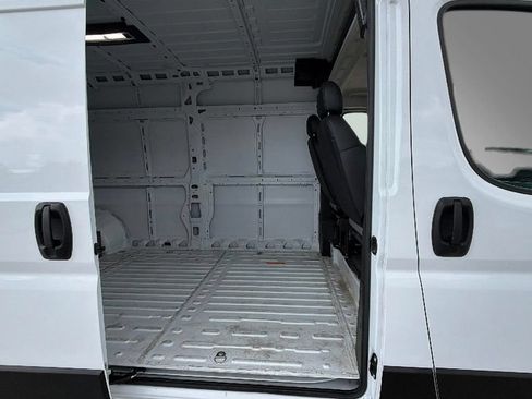 Used 2026 RAM ProMaster 2500 w/ Convenience Group FWD image 31