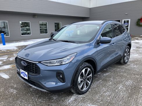 Used 2025 Ford Escape Platinum image 2