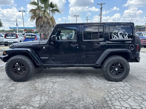 Used 2015 Jeep Wrangler Unlimited Rubicon w/ Connectivity Group AWD/4WD image 6