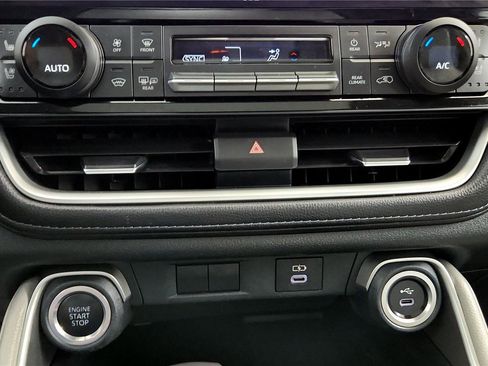 Used 2024 Toyota Grand Highlander Limited image 37