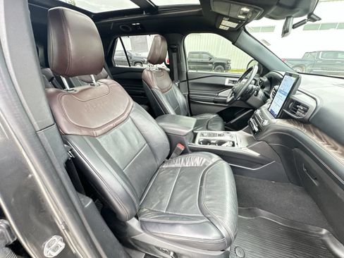 Used 2020 Ford Explorer Platinum w/ Premium Technology Package AWD/4WD image 29