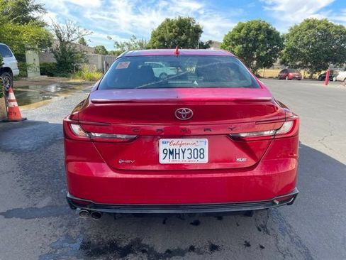Used 2025 Toyota Camry SE FWD image 5