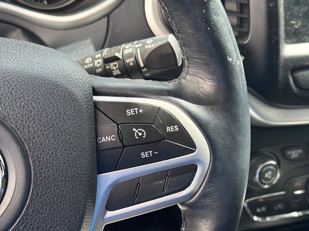 Used 2017 Jeep Cherokee Limited FWD image 16