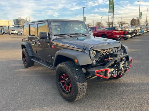 Used 2016 Jeep Wrangler Unlimited Rubicon w/ Connectivity Group image 3