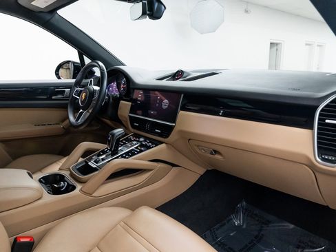 Used 2023 Porsche Cayenne image 26