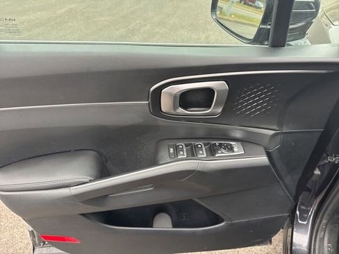 Used 2025 Kia Sorento LX image 13