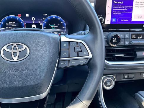 Certified 2024 Toyota Grand Highlander AWD image 25