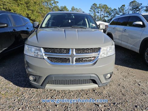 Used 2019 Dodge Journey SE image 3