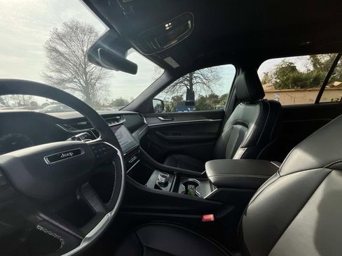 New 2025 Jeep Grand Cherokee Limited image 10