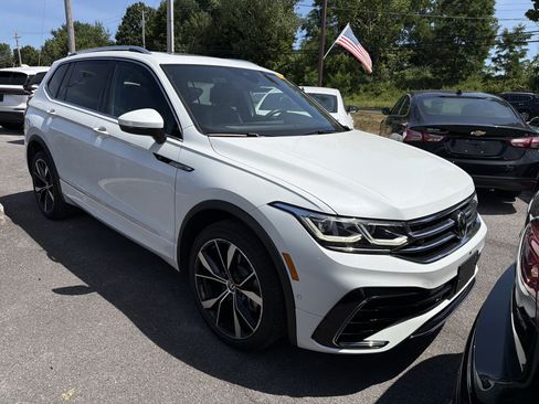 Used 2024 Volkswagen Tiguan SEL R-Line AWD/4WD image 2
