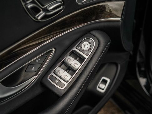 Used 2017 Mercedes-Benz S 550 Sedan image 10