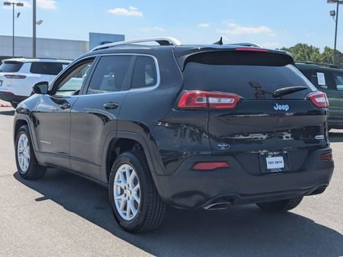 Used 2016 Jeep Cherokee Latitude w/ Comfort & Sound Group FWD image 5