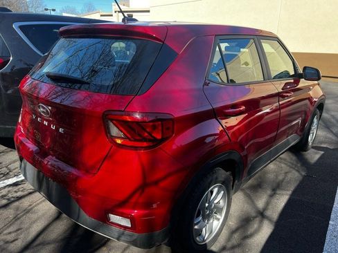 Used 2023 Hyundai Venue SE image 6