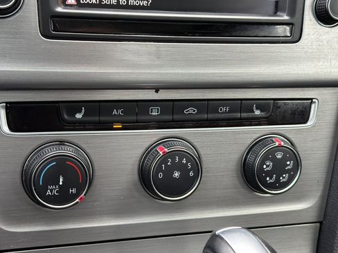 Used 2016 Volkswagen Golf Limited Edition image 20