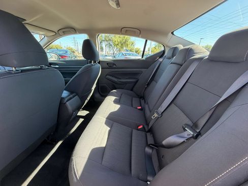 Used 2025 Nissan Altima 2.5 SV FWD image 24