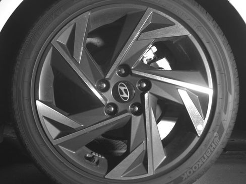 Used 2025 Hyundai Elantra SEL image 14