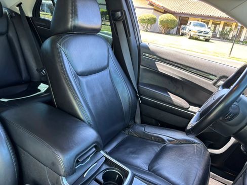 Used 2018 Chrysler 300 Touring L RWD image 12