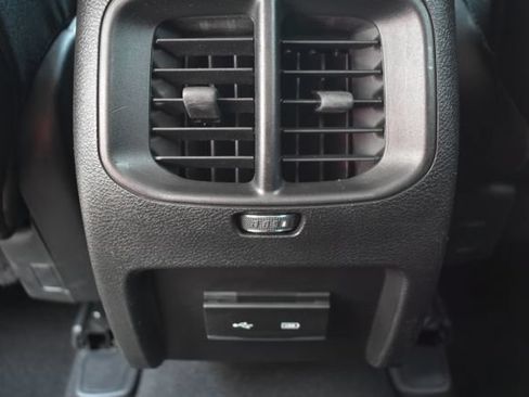 Used 2020 Jeep Cherokee Latitude Plus w/ Cold Weather Group AWD/4WD image 34