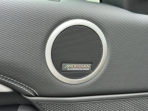 New 2026 Land Rover Discovery Limited Edition image 9