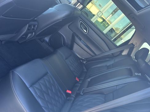 Used 2024 Nissan Rogue Platinum image 12