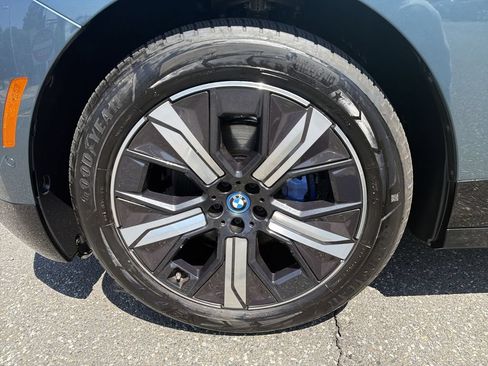 Used 2024 BMW iX xDrive50 w/ Premium Package AWD/4WD image 16