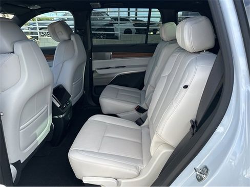 New 2026 Cadillac Vistiq Luxury image 14